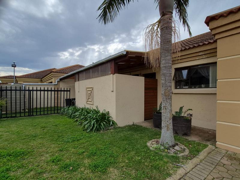 4 Bedroom Property for Sale in Hartenbos Heuwels Western Cape